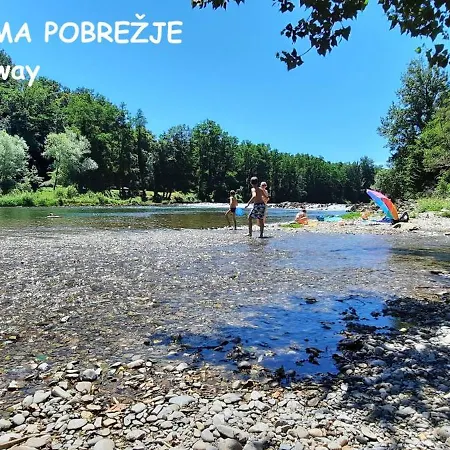 Relax House Kolpa View Podzemelj בית נופש *